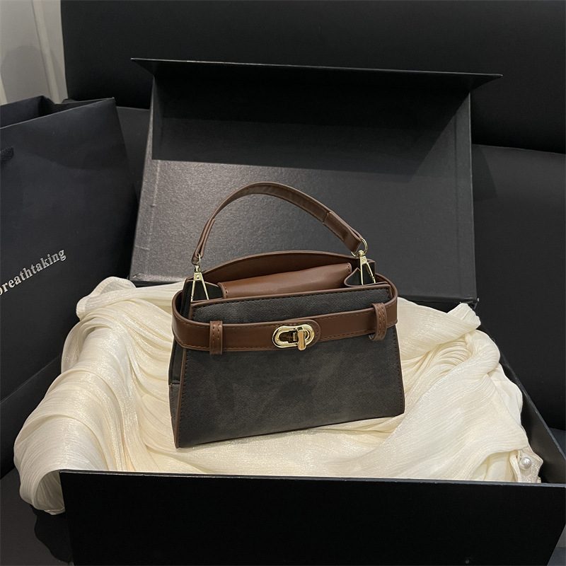 Vintage Light Luxury Shoulder Crossbody Bag view 3