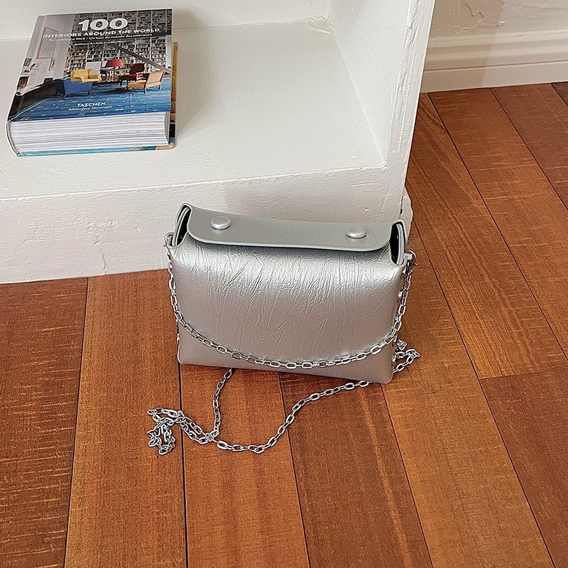 Tas Selempang Bahu Rantai Klasik Berlapis view 2