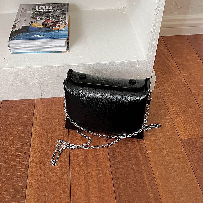 Tas Selempang Bahu Rantai Klasik Berlapis view 3