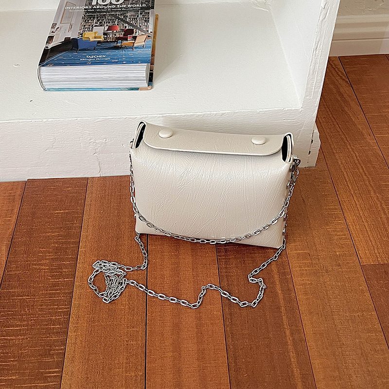 Tas Selempang Bahu Rantai Klasik Berlapis view 4
