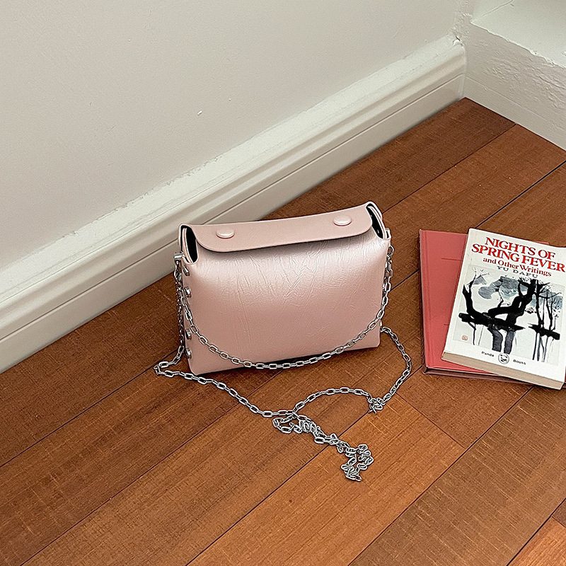 Tas Selempang Bahu Rantai Klasik Berlapis view 6