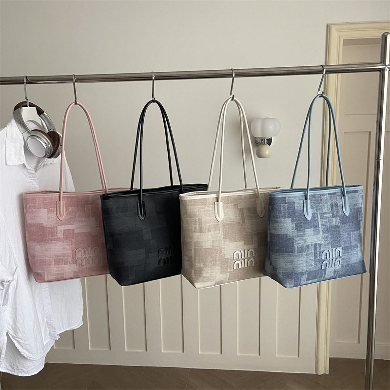 Letter Print Commuter Crossbody Bag