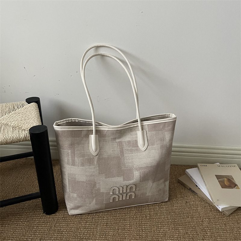 Letter Print Commuter Crossbody Bag view 4