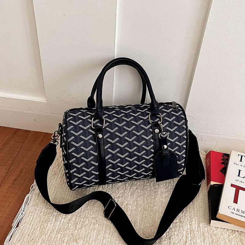 Minimalist Large Capacity Commuter Crossbody Bag view 4