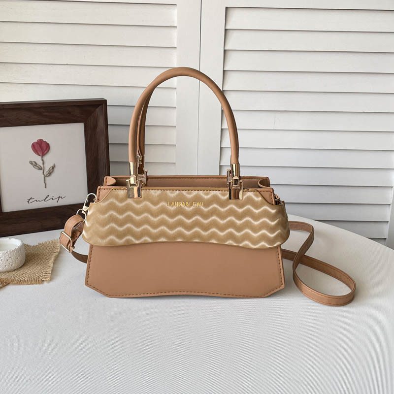 Tas Selempang Bahu Minimalis Bertekstur view 3