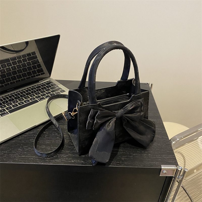 Bow Large Capacity Shoulder Crossbody Bag view 3