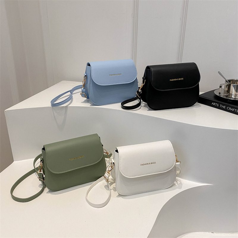 Minimalist Saddle Crossbody Bag