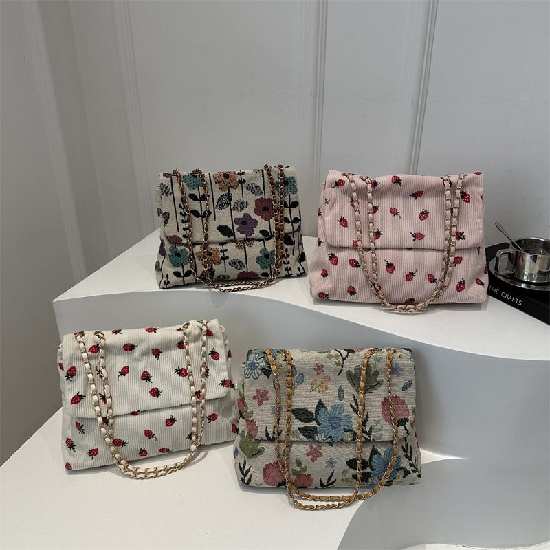 Strawberry Chain Small Square Shoulder Bag
