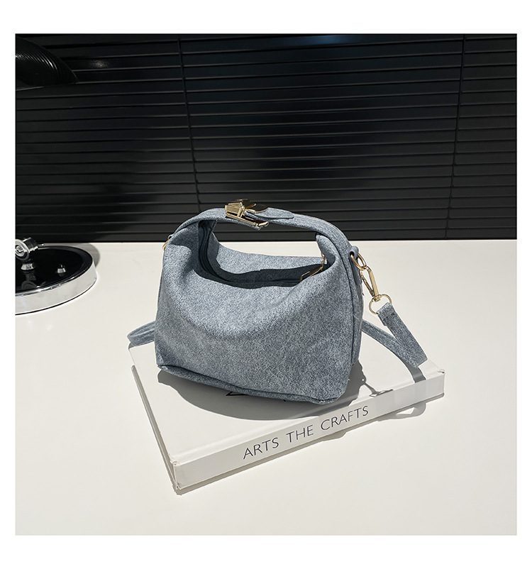 Minimalist Top-Handle Crossbody Square Bag view 8