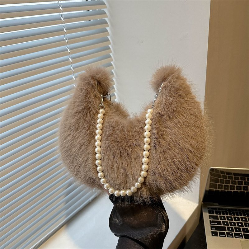 Tas Selempang Rantai Berbulu Lebat view 2