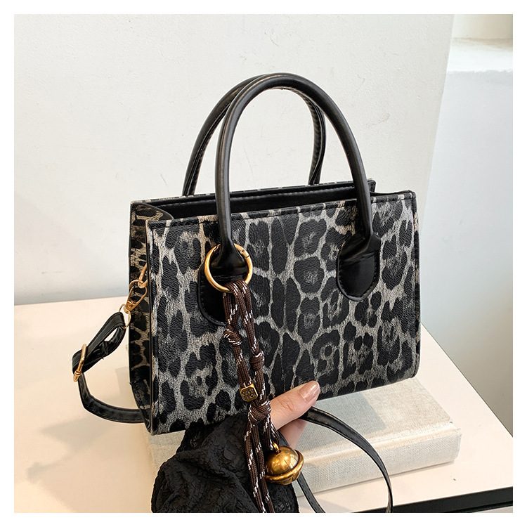 Leopard Print Large Capacity Crossbody Bag view 2