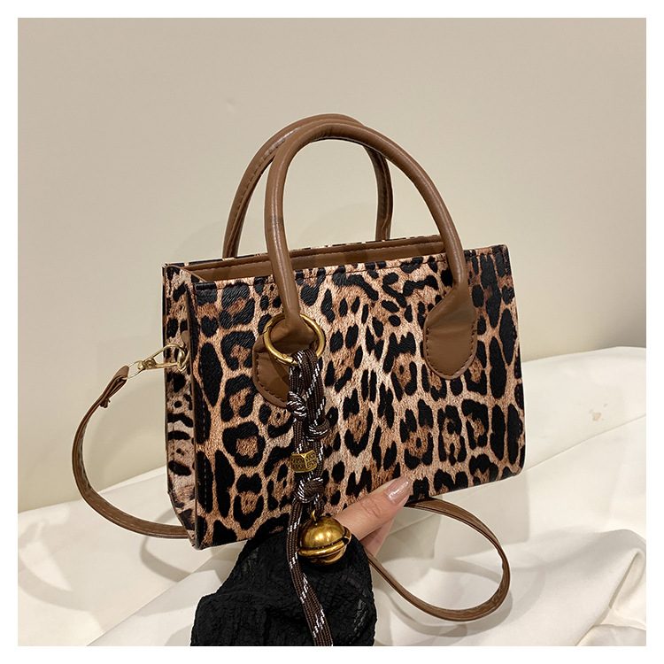 Leopard Print Large Capacity Crossbody Bag view 6