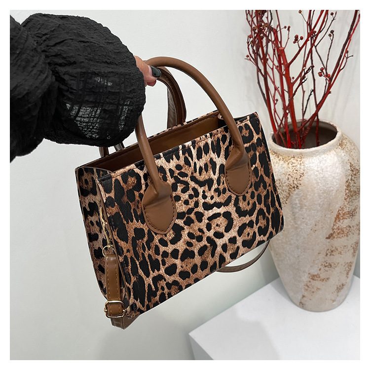 Leopard Print Large Capacity Crossbody Bag view 9