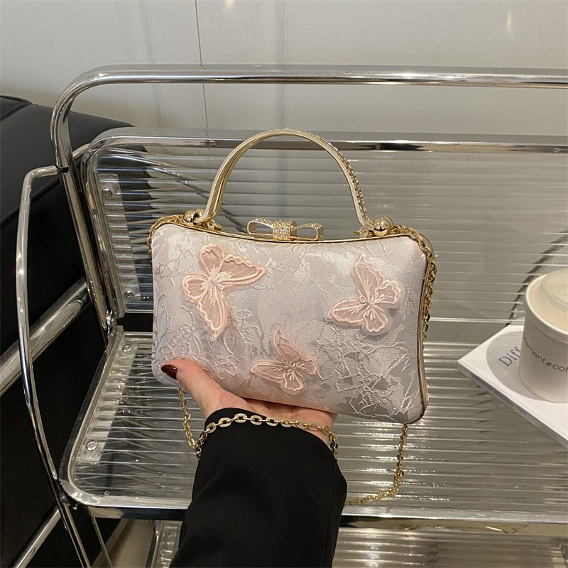 New Chinese Style Embroidered Chain Crossbody Bag view 2