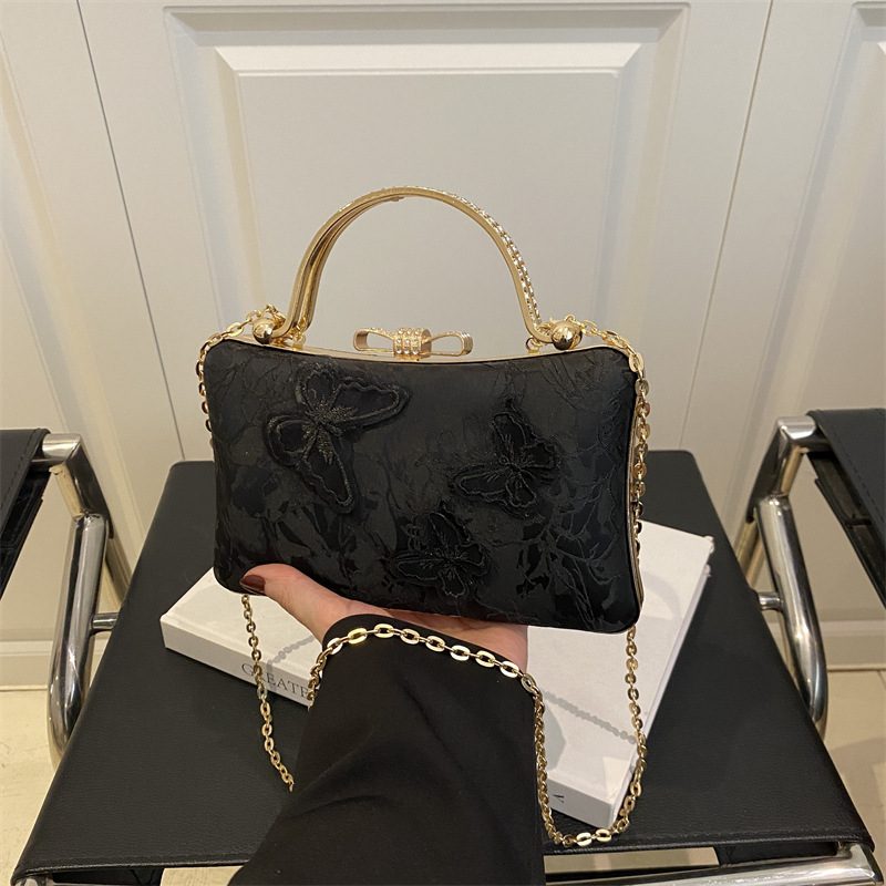 New Chinese Style Embroidered Chain Crossbody Bag view 3
