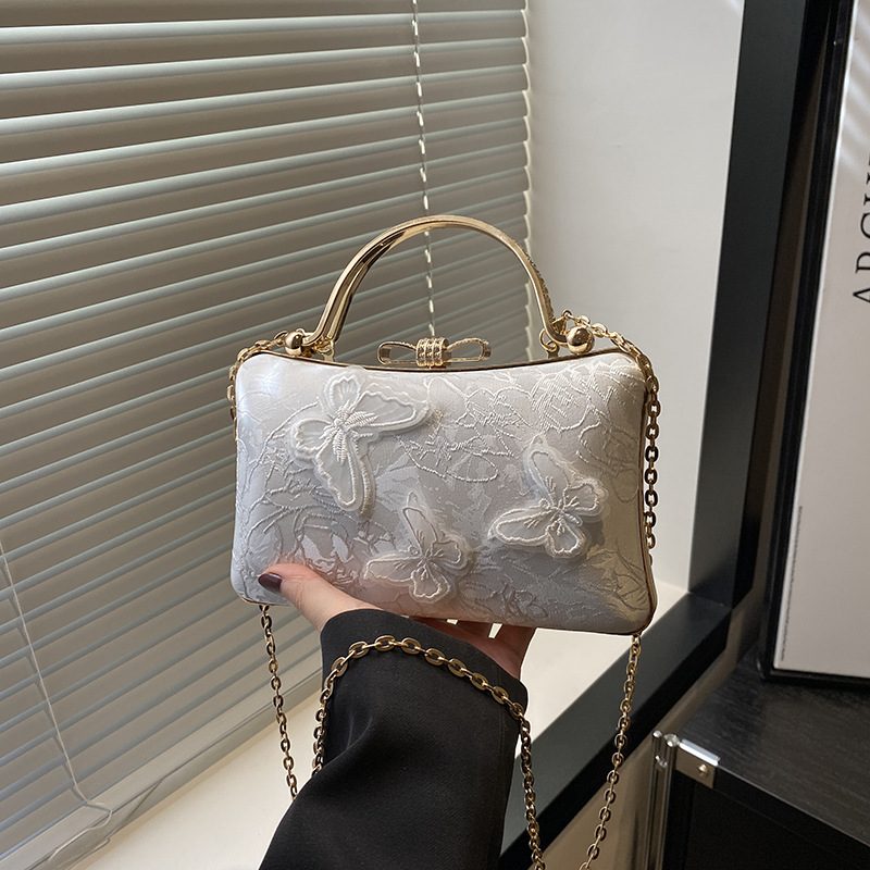 New Chinese Style Embroidered Chain Crossbody Bag view 4