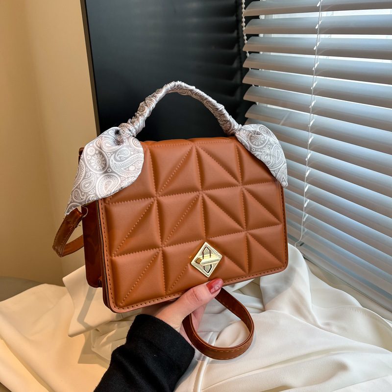 Minimalist Solid Color Crossbody Top-Handle Bag view 3