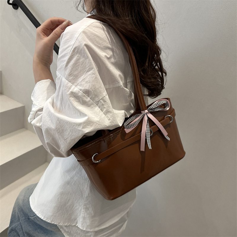 Tas Selempang Bahu Pita Manis dengan Pegangan Atas view 2