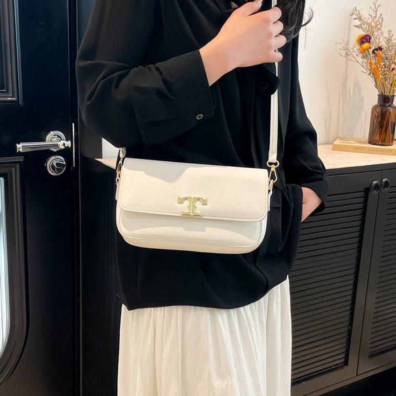 Minimalist Retro Underarm Crossbody Bag view 3