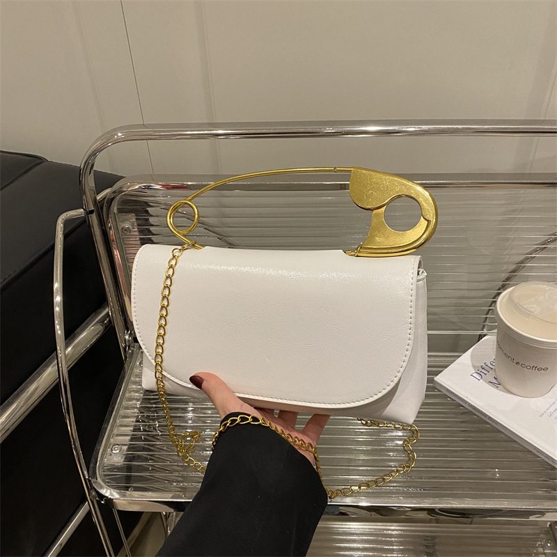 Tas Crossbody Malam dengan Pegangan Atas PU Big Pin view 2