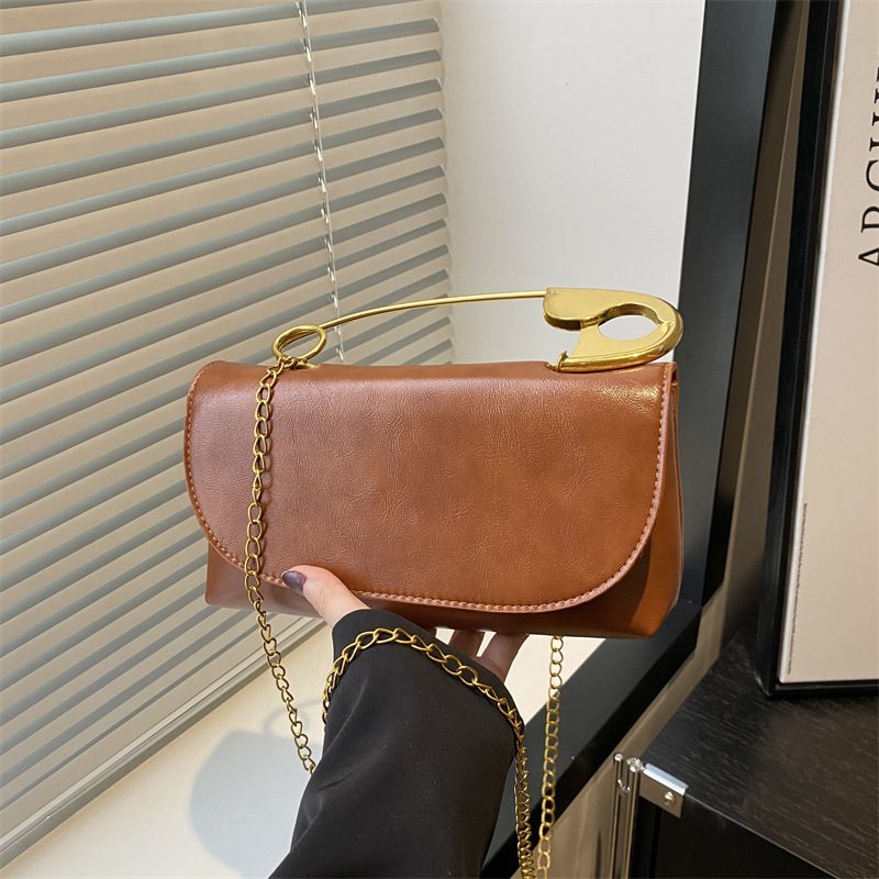 Tas Crossbody Malam dengan Pegangan Atas PU Big Pin view 3