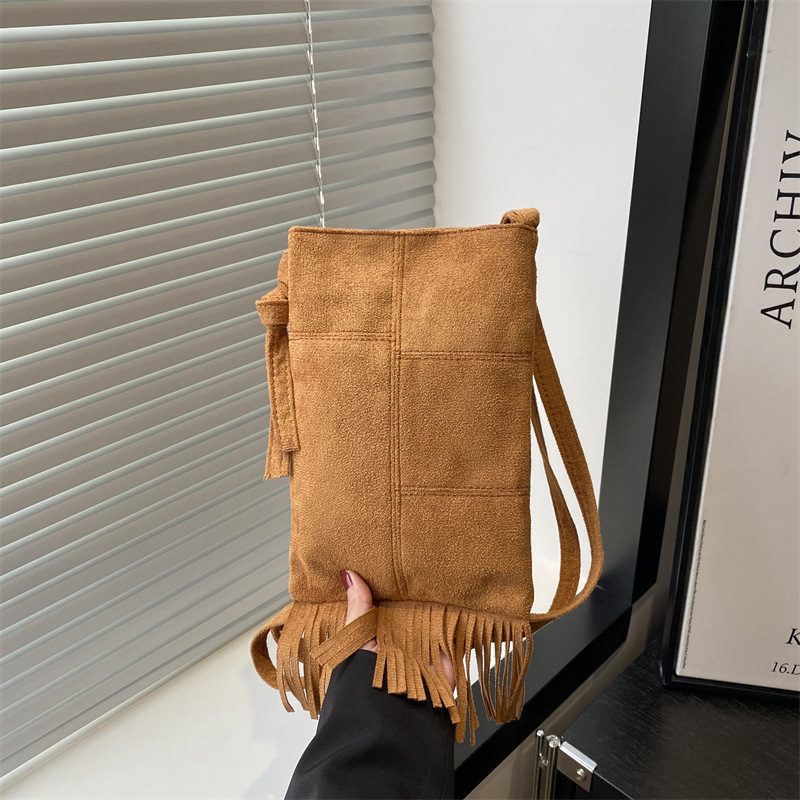 Sac bandoulière vertical avec pompons view 4