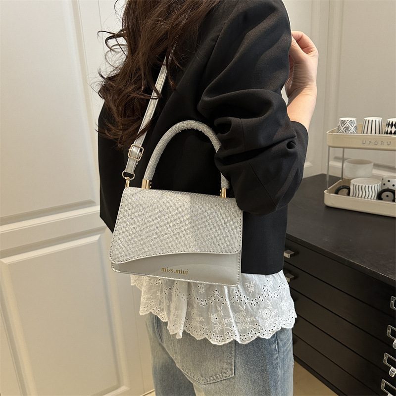 Minimalist Versatile Crossbody Handbag view 3