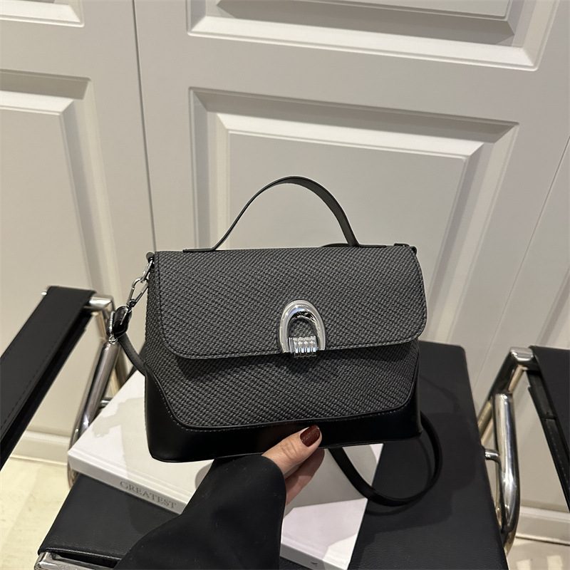 Minimalist Saddle Crossbody Shoulder Bag view 3