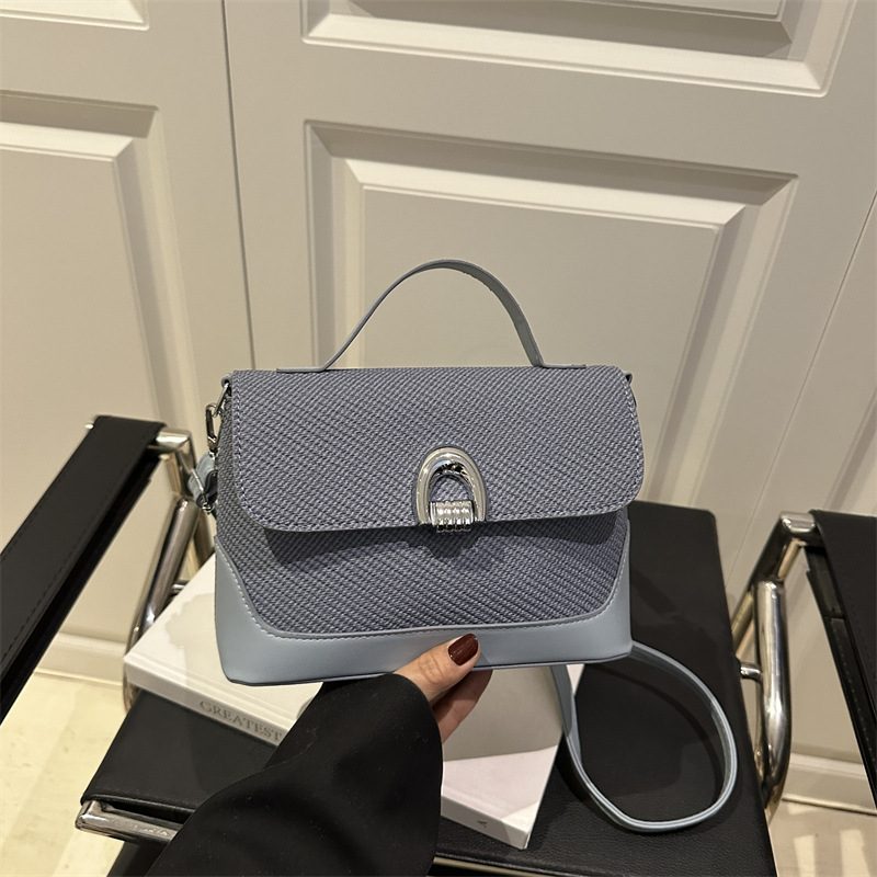 Minimalist Saddle Crossbody Shoulder Bag view 4