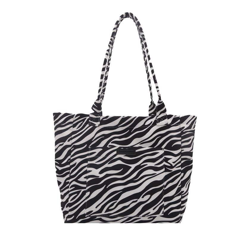 Bolsa Transversal de Ombro de Canvas com Estampa de Leopardo view 10