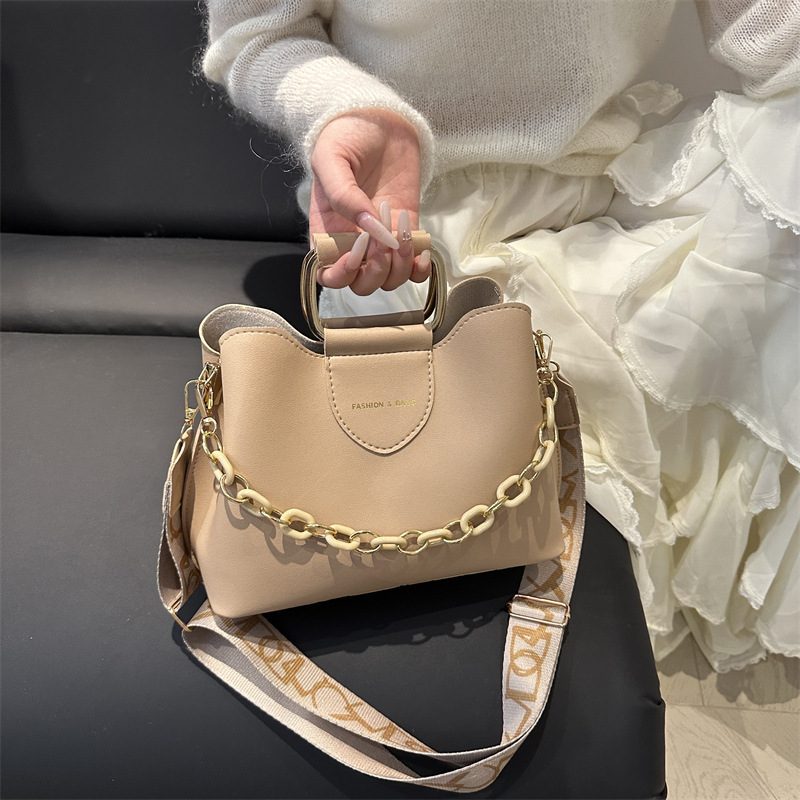 Minimalist Large Capacity Crossbody Bag view 3