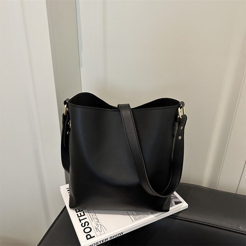 Retro Large Capacity Crossbody Shoulder Bag view 4