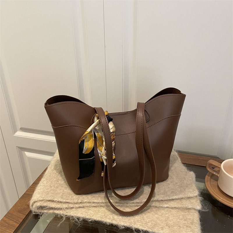 Textured Minimalist Tote Crossbody Bag view 3