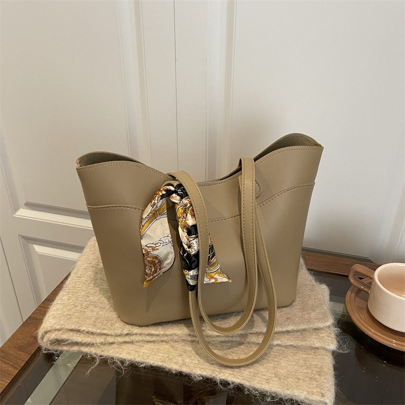 Textured Minimalist Tote Crossbody Bag view 4
