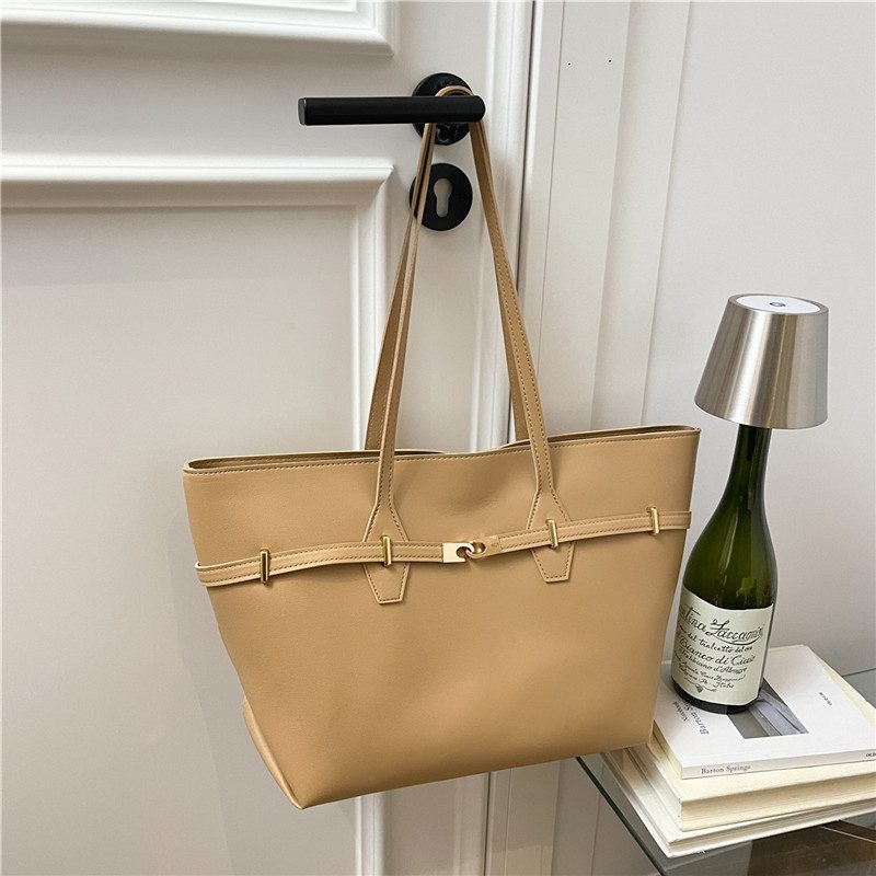 Minimalist Vintage Tote Crossbody Underarm Bag view 3