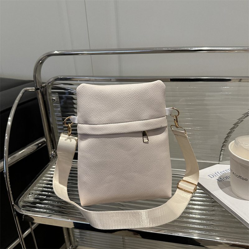 Minimalist Versatile Crossbody Shoulder Bag view 2