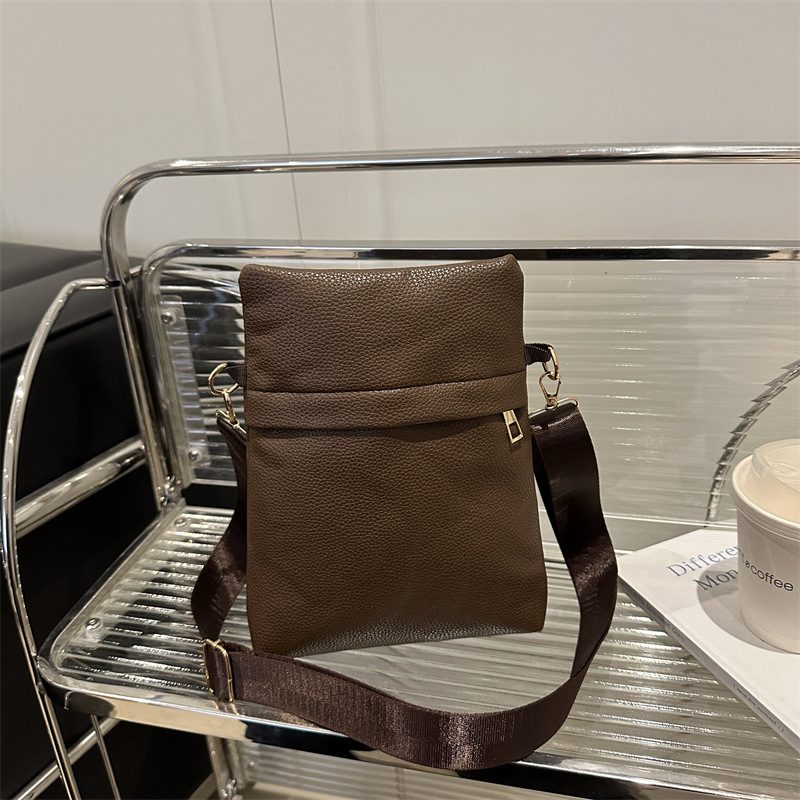 Minimalist Versatile Crossbody Shoulder Bag view 4
