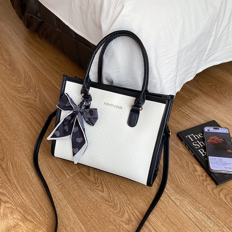 Snake Print Large Capacity Crossbody Bag view 2
