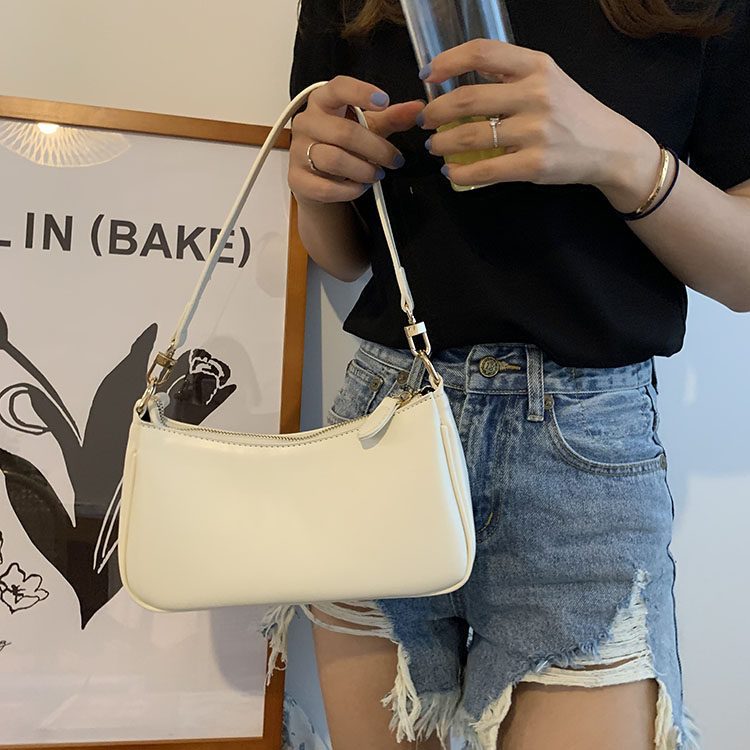 Chain Vintage Baguette Shoulder Bag