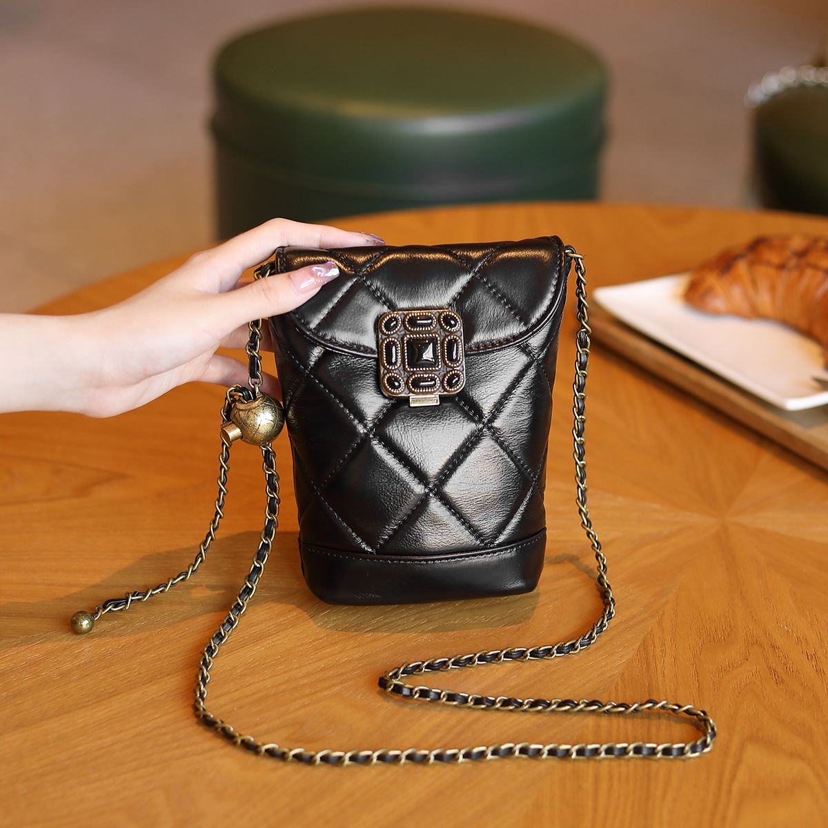 YY-QUI-004 mini quilted chain phone bag in black — wholesale chain mini bag manufacturer YANYAN