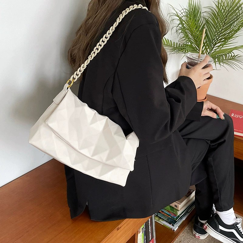 PU Leather Quilted Chain Bag for wholesale OEM — YANYAN Bags Guangzhou handbag factory