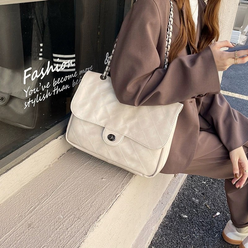 PU Leather Quilted Chain Bag for wholesale OEM — YANYAN Bags Guangzhou handbag factory