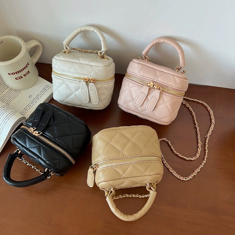 Red PU Leather Quilted Chain Bag for wholesale OEM — YANYAN Bags Guangzhou handbag factory