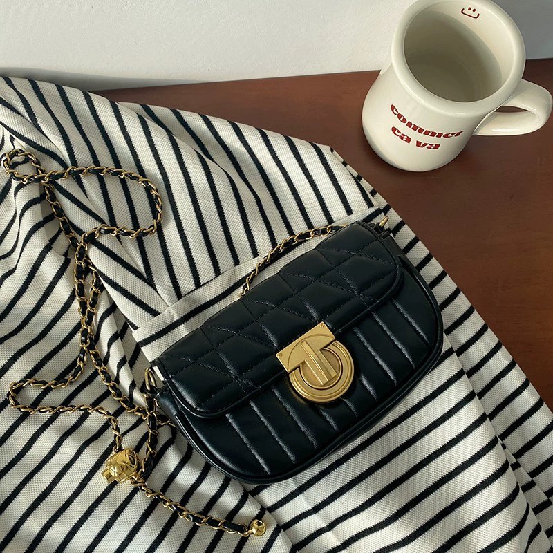 PU Leather Quilted Chain Bag for wholesale OEM — YANYAN Bags Guangzhou handbag factory