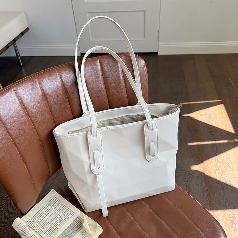 PU Leather Quilted Chain Bag for wholesale OEM — YANYAN Bags Guangzhou handbag factory