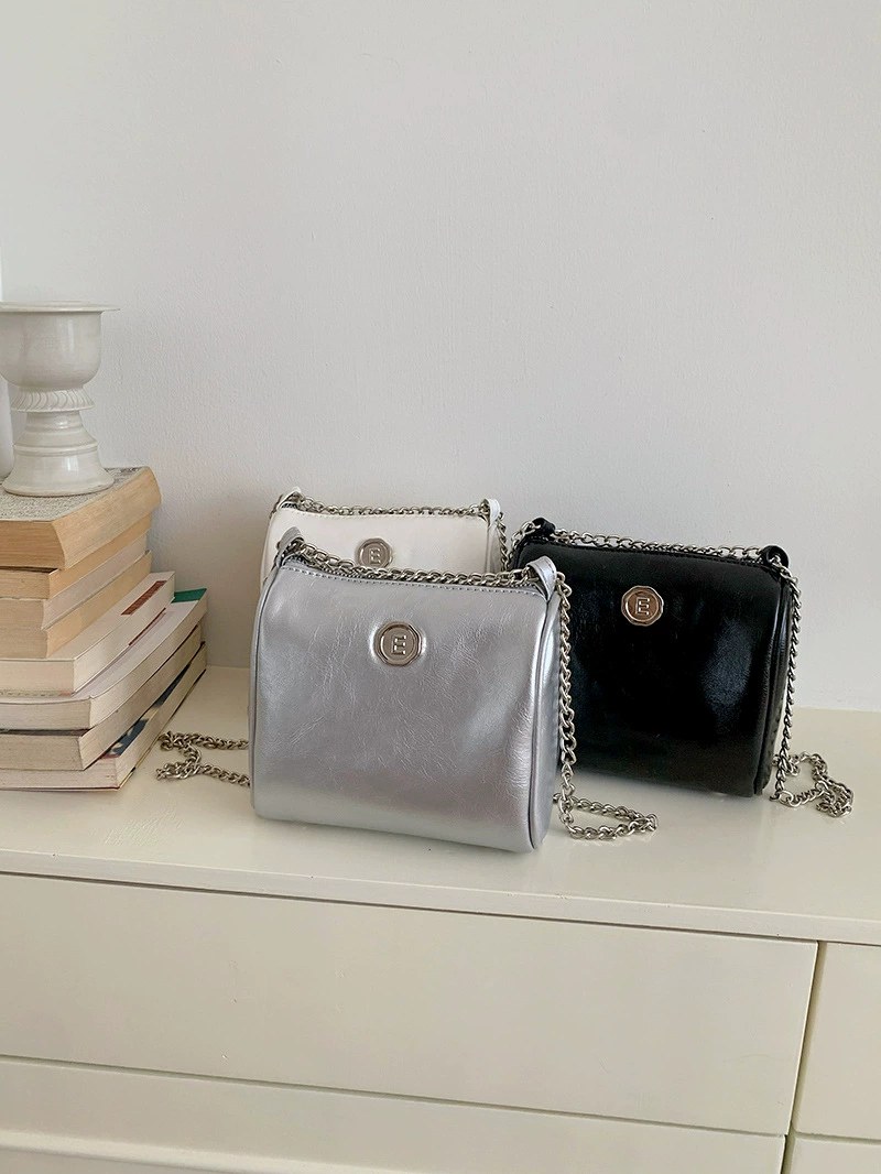 Silver PU Leather Quilted Chain Bag for wholesale OEM — YANYAN Bags Guangzhou handbag factory