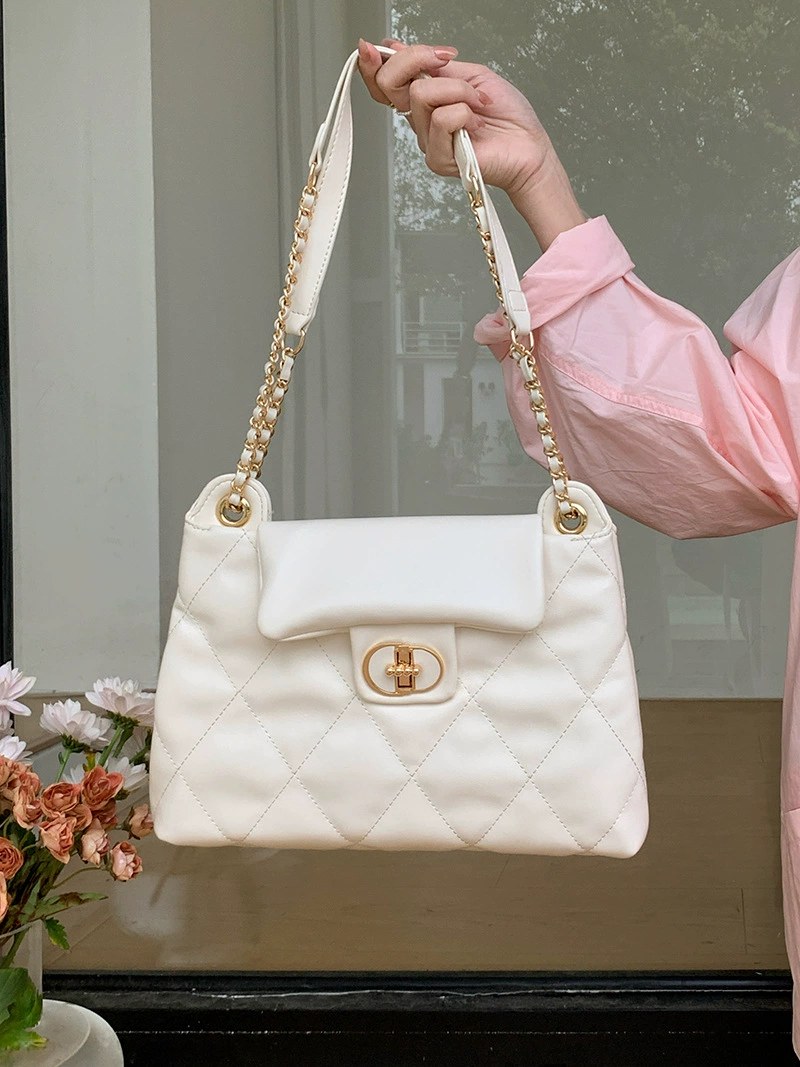 PU Leather Quilted Chain Bag for wholesale OEM — YANYAN Bags Guangzhou handbag factory