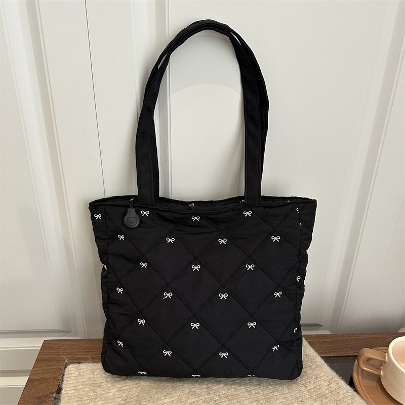 Quilted Bow Design Shoulder Tote Bag view 3