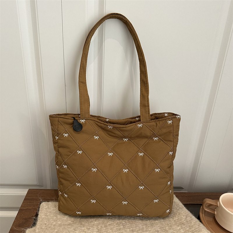 Quilted Bow Design Shoulder Tote Bag view 4