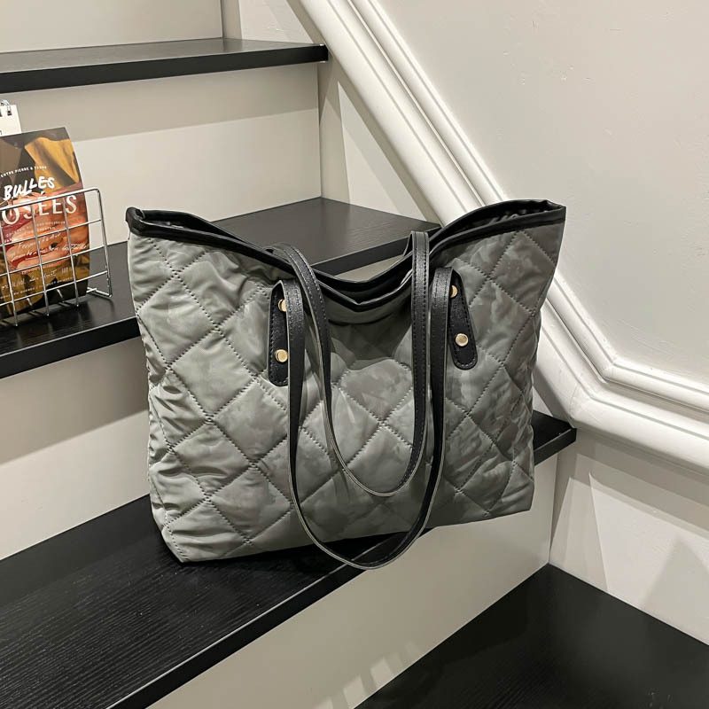 Bolsa Tote de Ombro Matelassê Grande Capacidade view 3